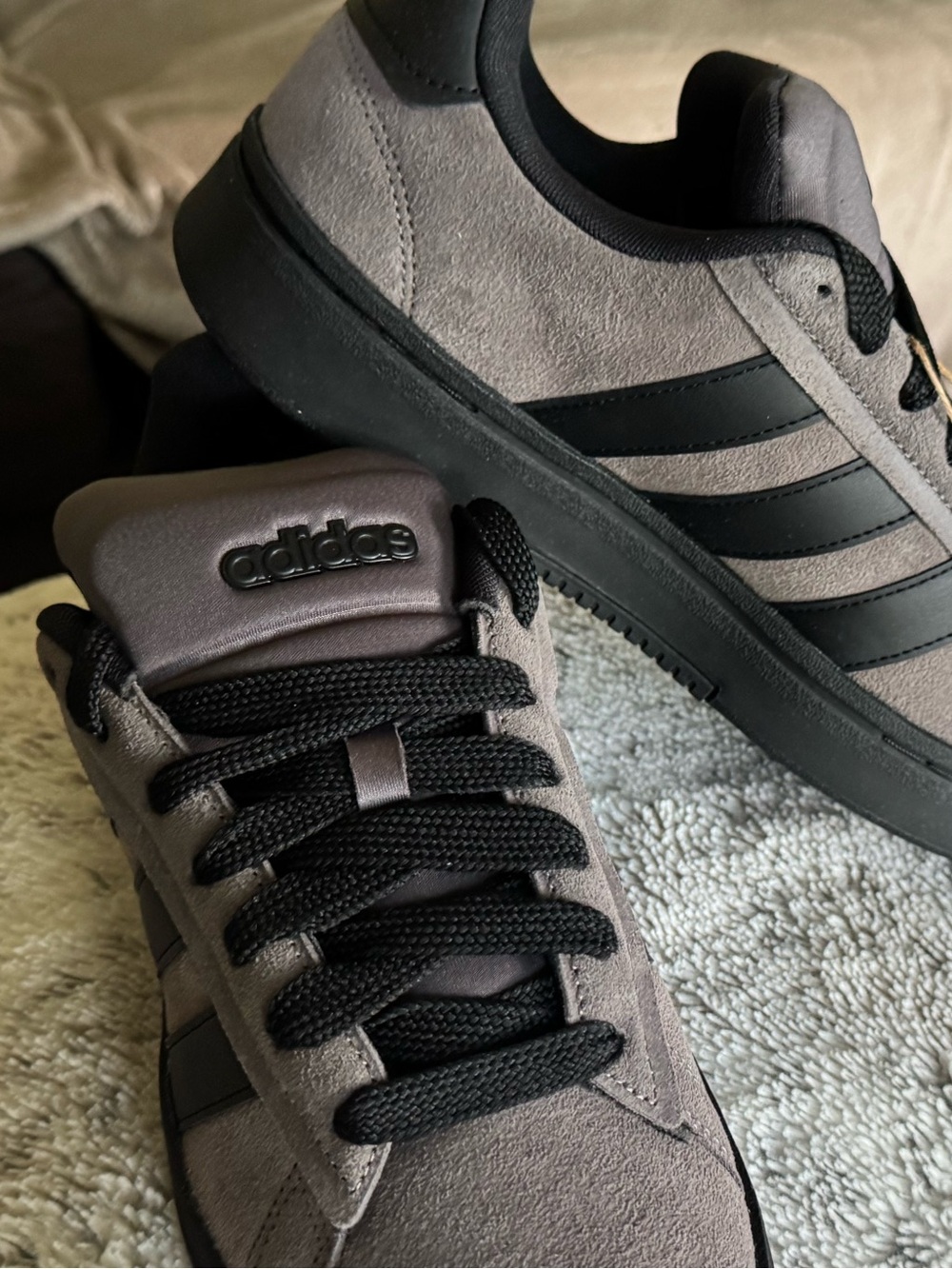 Size 10M NEW Adidas Grand Court Alpha 00s Sneakers – Men’s Size 10 – Gray/Black